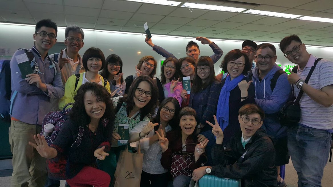 我們團隊一行人到新加坡機場囉。