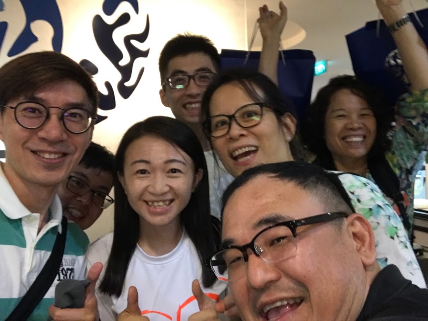 終於在USANA新加坡公司見到我們另一個馬來西亞團隊的夥伴,新朋友相見歡。