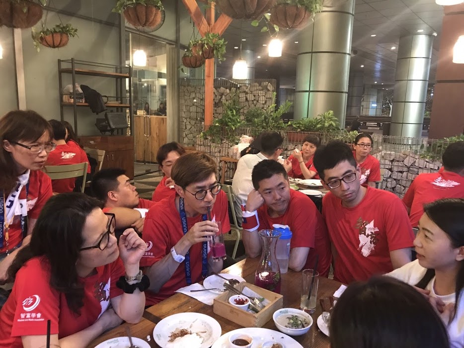 和USANA馬來西亞的夥伴交流,他帶我們來吃一間好棒的自助餐,肚子吃飽了、腦袋也充電了,超棒!