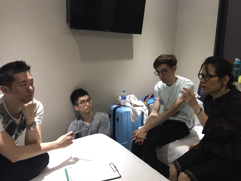 晚上回到飯店後~再來個會後會,針對今天的課程在做彼此的心得分享、激盪!