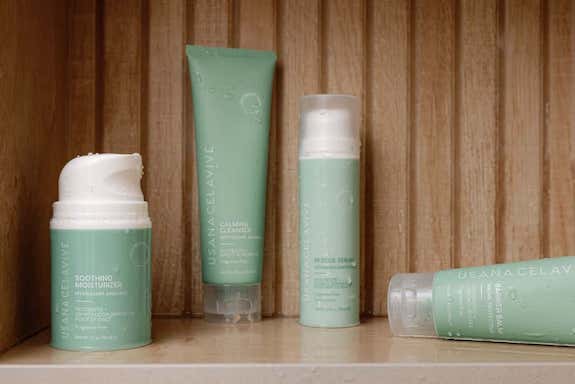 USANA CELAVIVE 後生元系列~容光煥發的年輕肌膚,從穩固的基礎開始,這次新產品的組合,後生元保濕修護霜、後生元鎮靜調理精華、後生元保濕潔面乳、後生元舒緩潤膚乳。