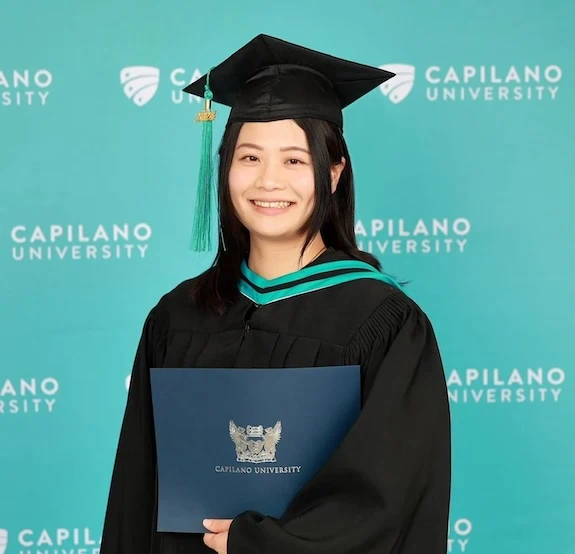 USANA溫哥華 的宜蓁畢業於Capilano University Music Therapy,這是我畢業的學士照。